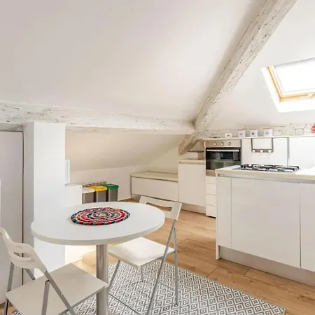 Apartman Mansarda In Pieno Centro - 500mt Da Ariston E Ciclabile