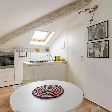 Mansarda In Pieno Centro - 500mt Da Ariston E Ciclabile Lejlighed *